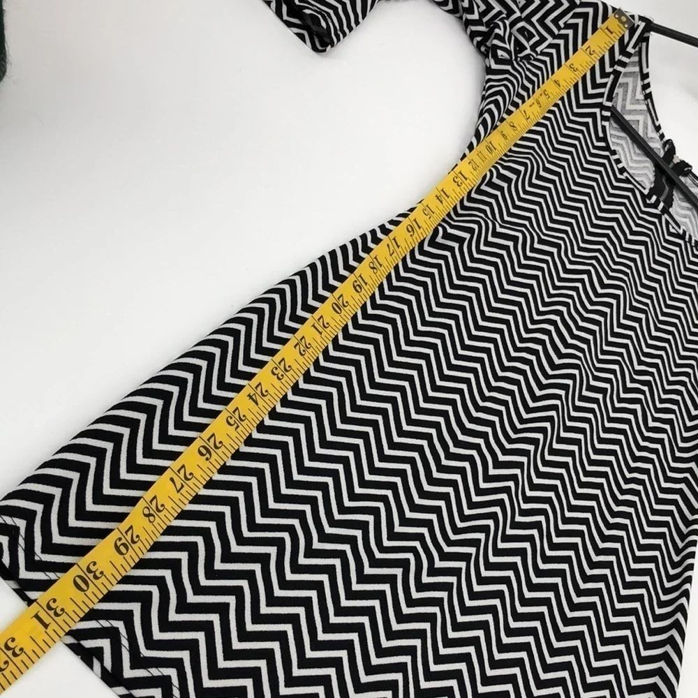 Urban Rose Bodycon Form Fitting Dress Chevron Pattern Size S/M